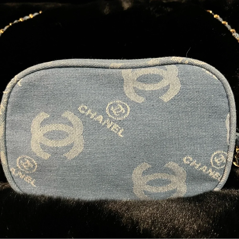 Chanel Beaute Blue Denim Logo Crossbody - Picture 2 of 12